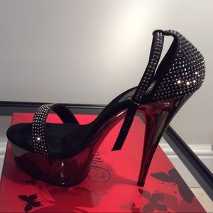 BRAND NEW - Sexy stiletto sandal